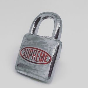 Supreme Pin Lock (FW18)